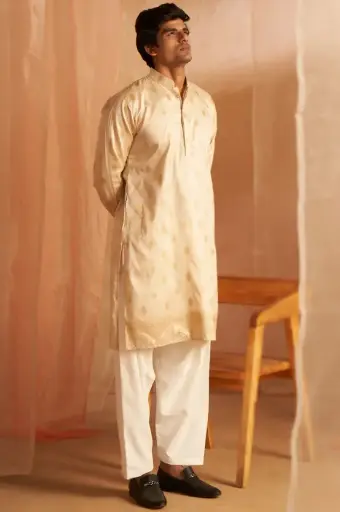 Kurta Pajama para hombres en seda de algodón color crema beige con bordado de zari